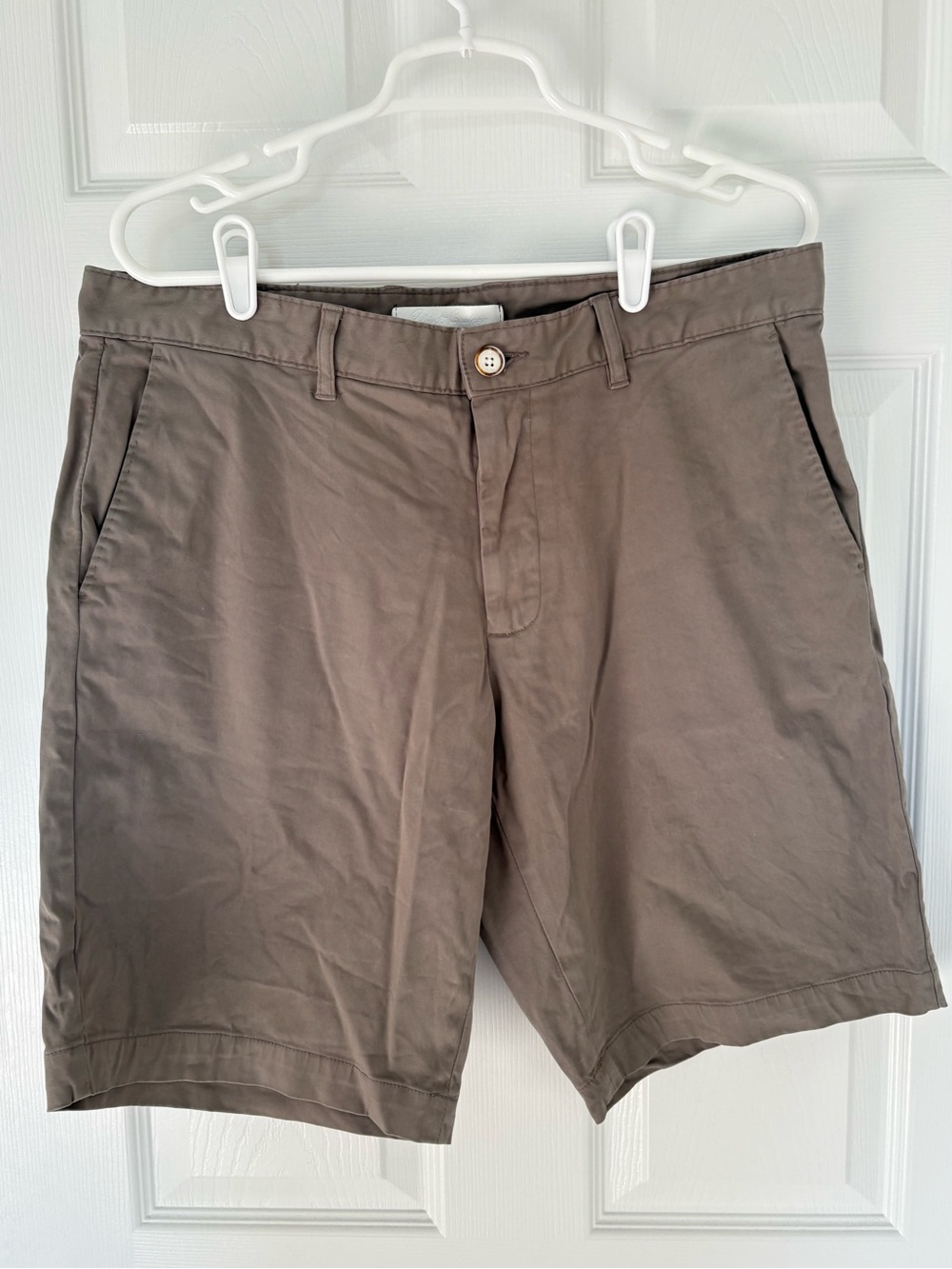 Robert Graham Men's Taupe Flat-Front Chino Shorts